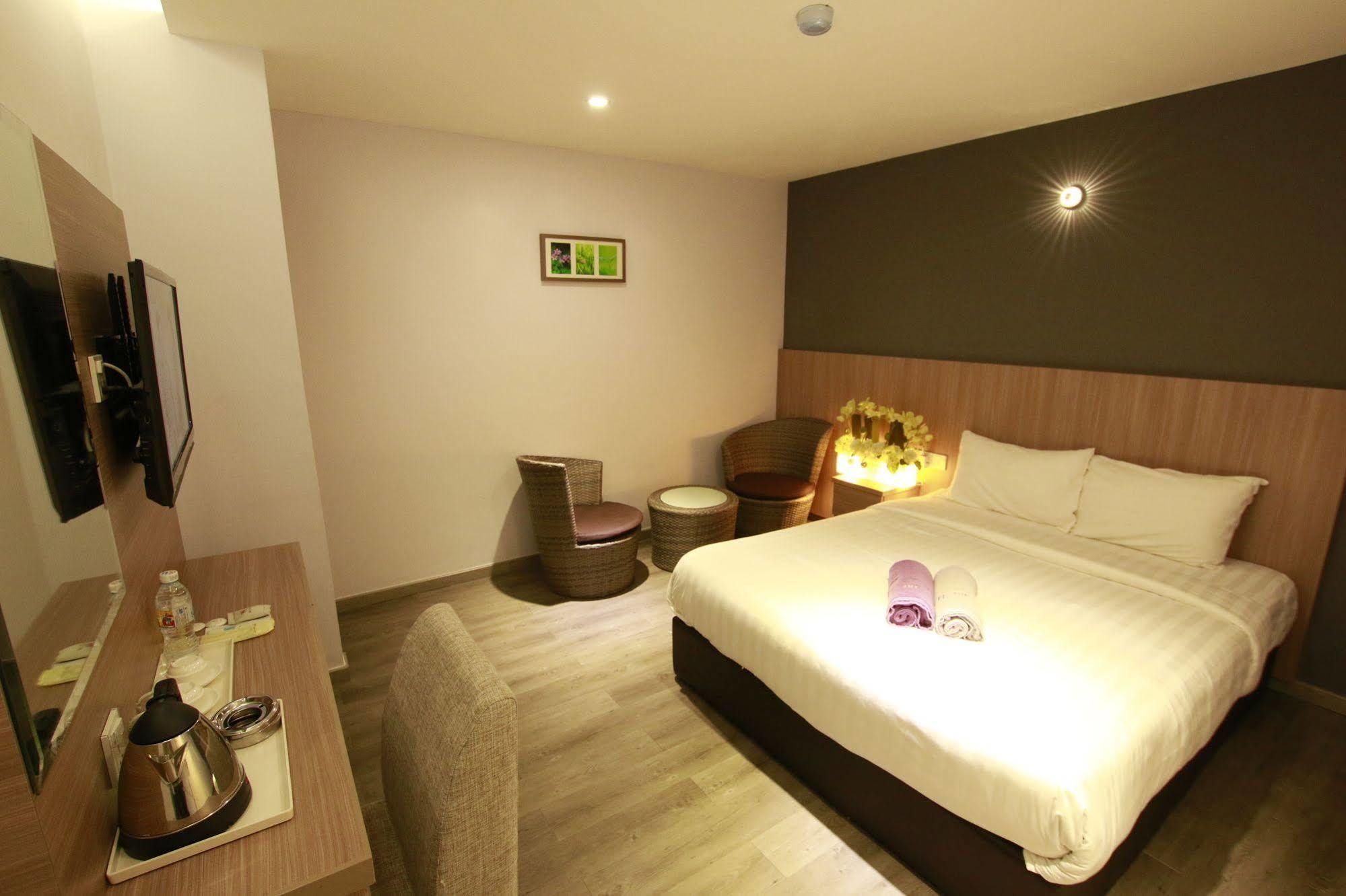 Hotel 99 Pusat Bandar Puchong Kültér fotó