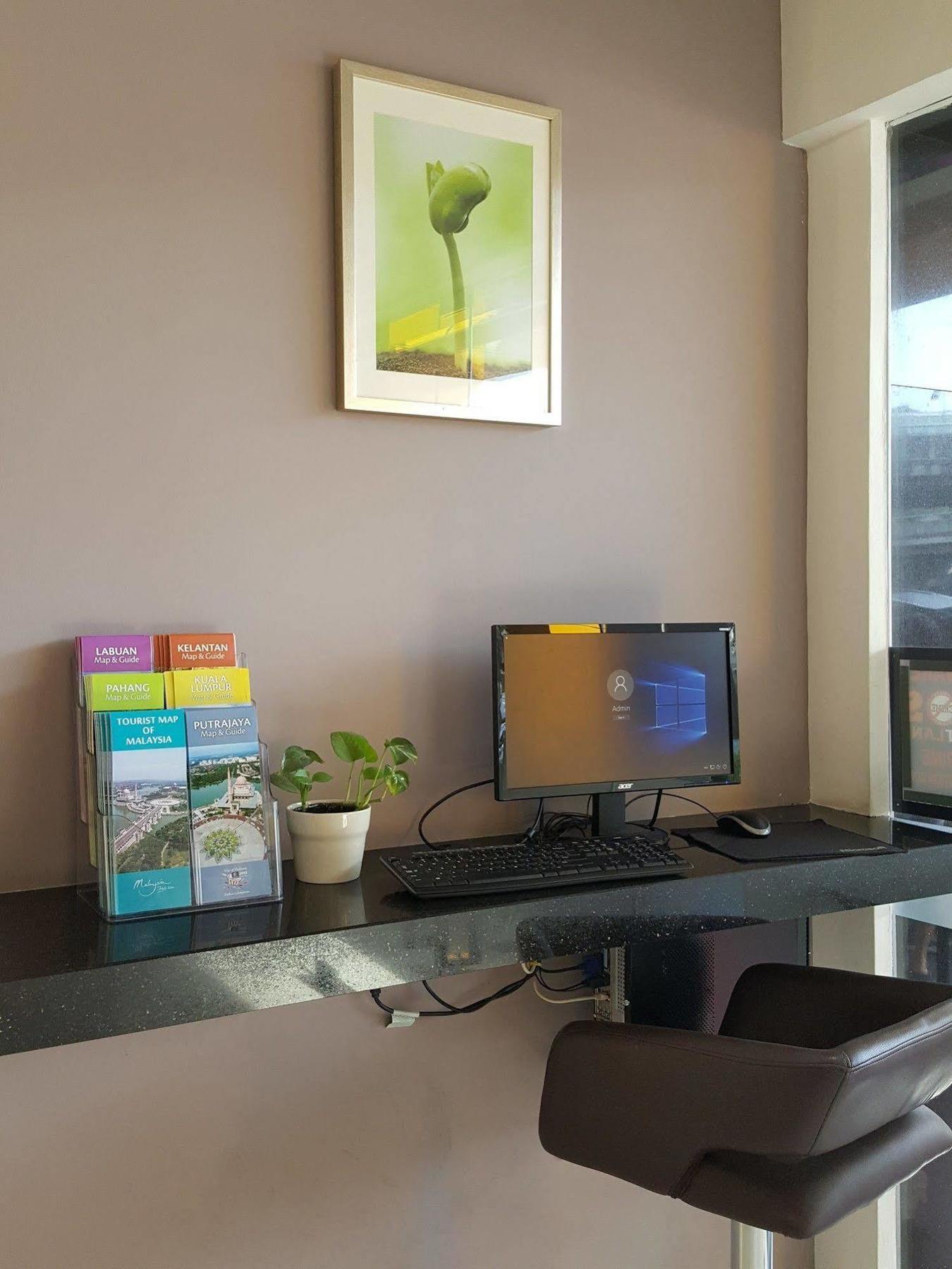 Hotel 99 Pusat Bandar Puchong Kültér fotó