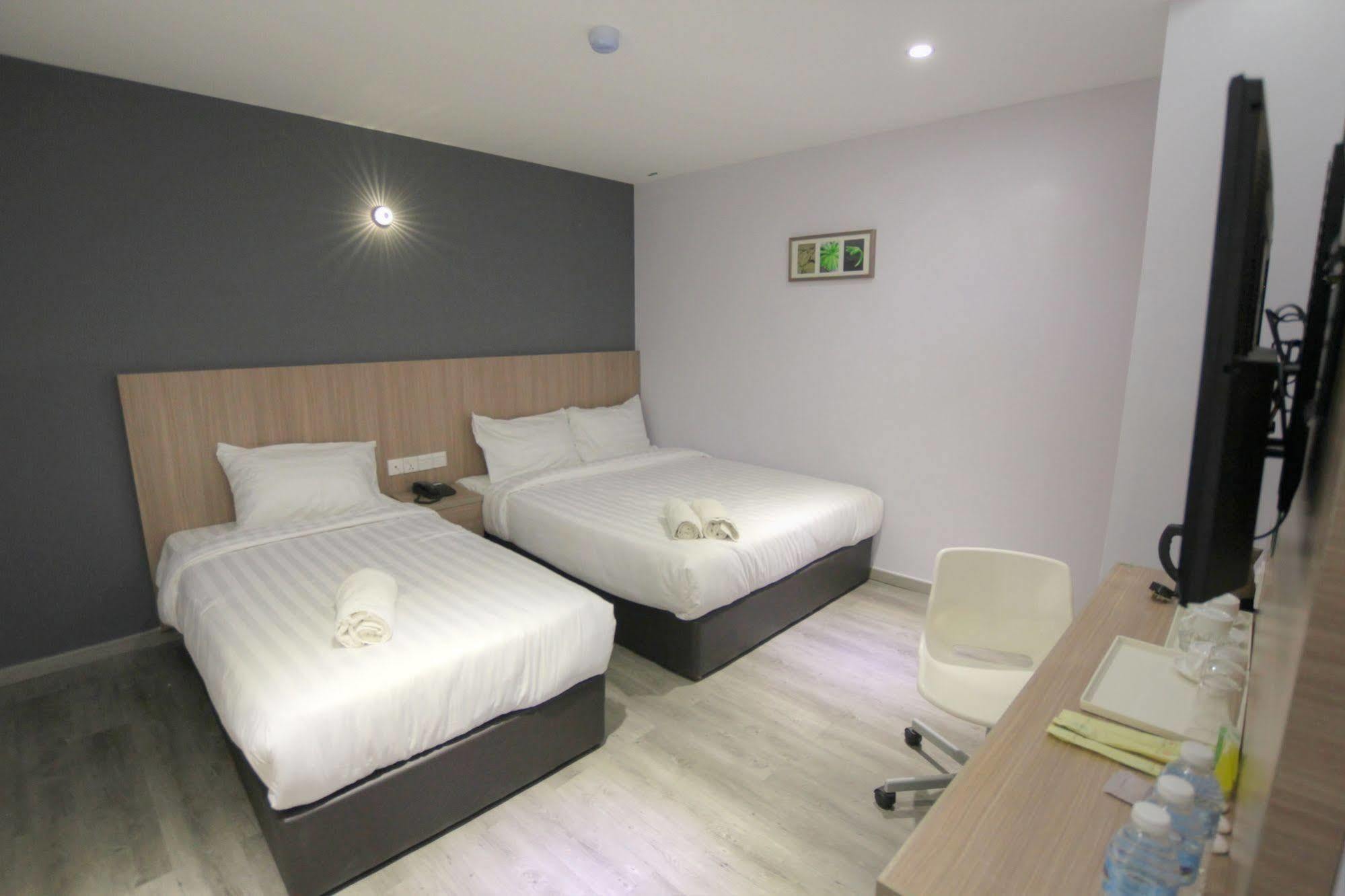 Hotel 99 Pusat Bandar Puchong Kültér fotó