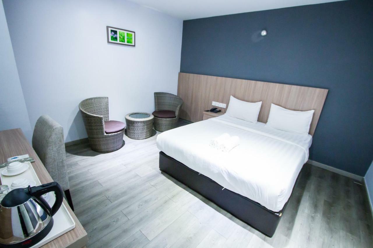 Hotel 99 Pusat Bandar Puchong Kültér fotó